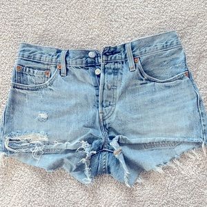 Levi’s 501 short shorts size 4 distressed style